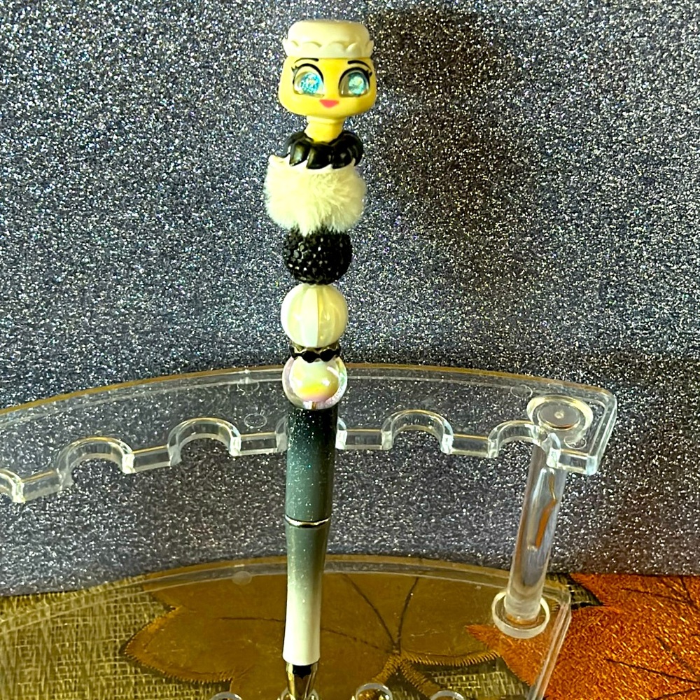 Hand Crafted Beaded pen with Disney Doorable Topper Plumette